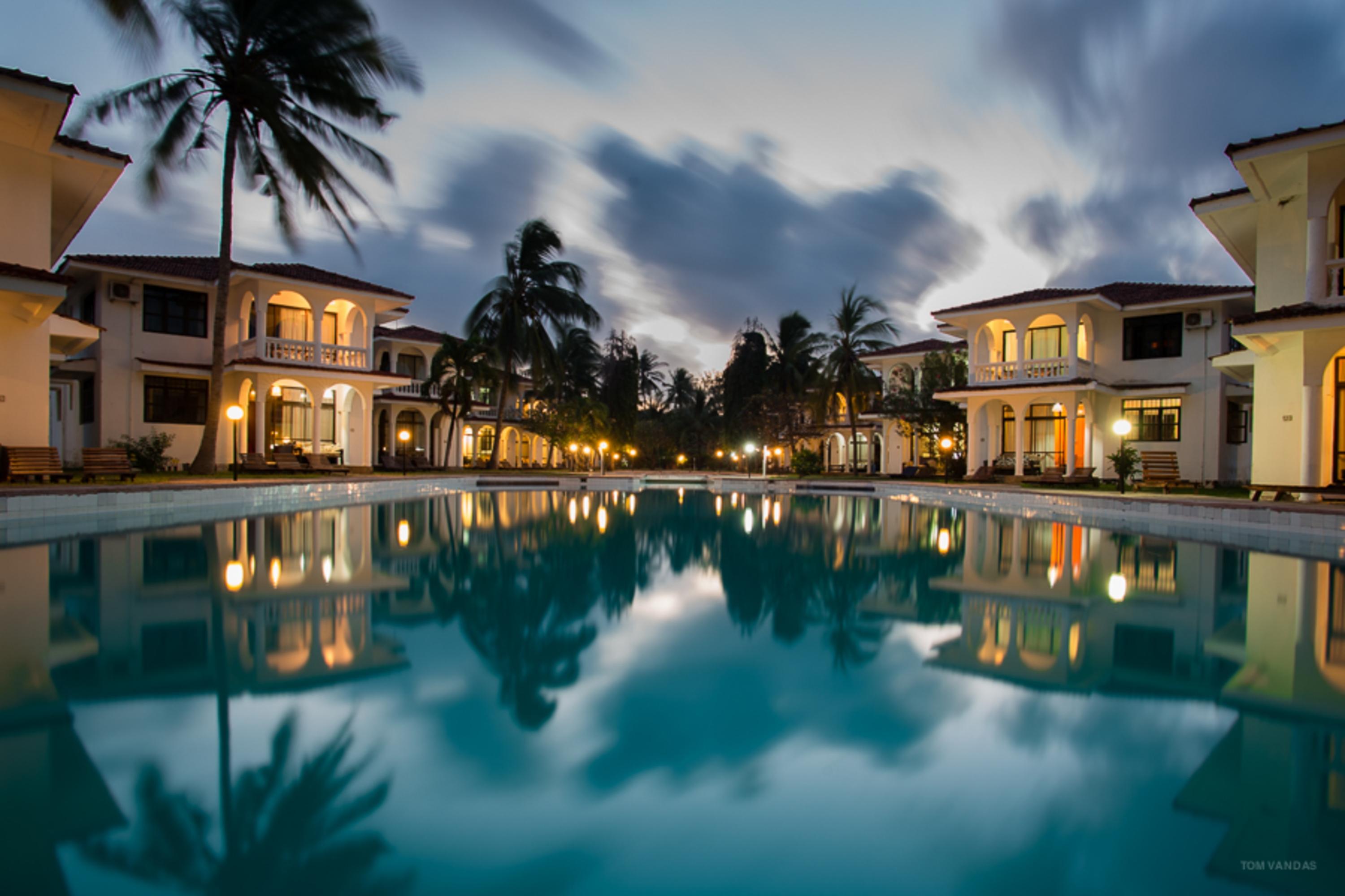Bahari Dhow Beach Villas Діані-Біч Екстер'єр фото