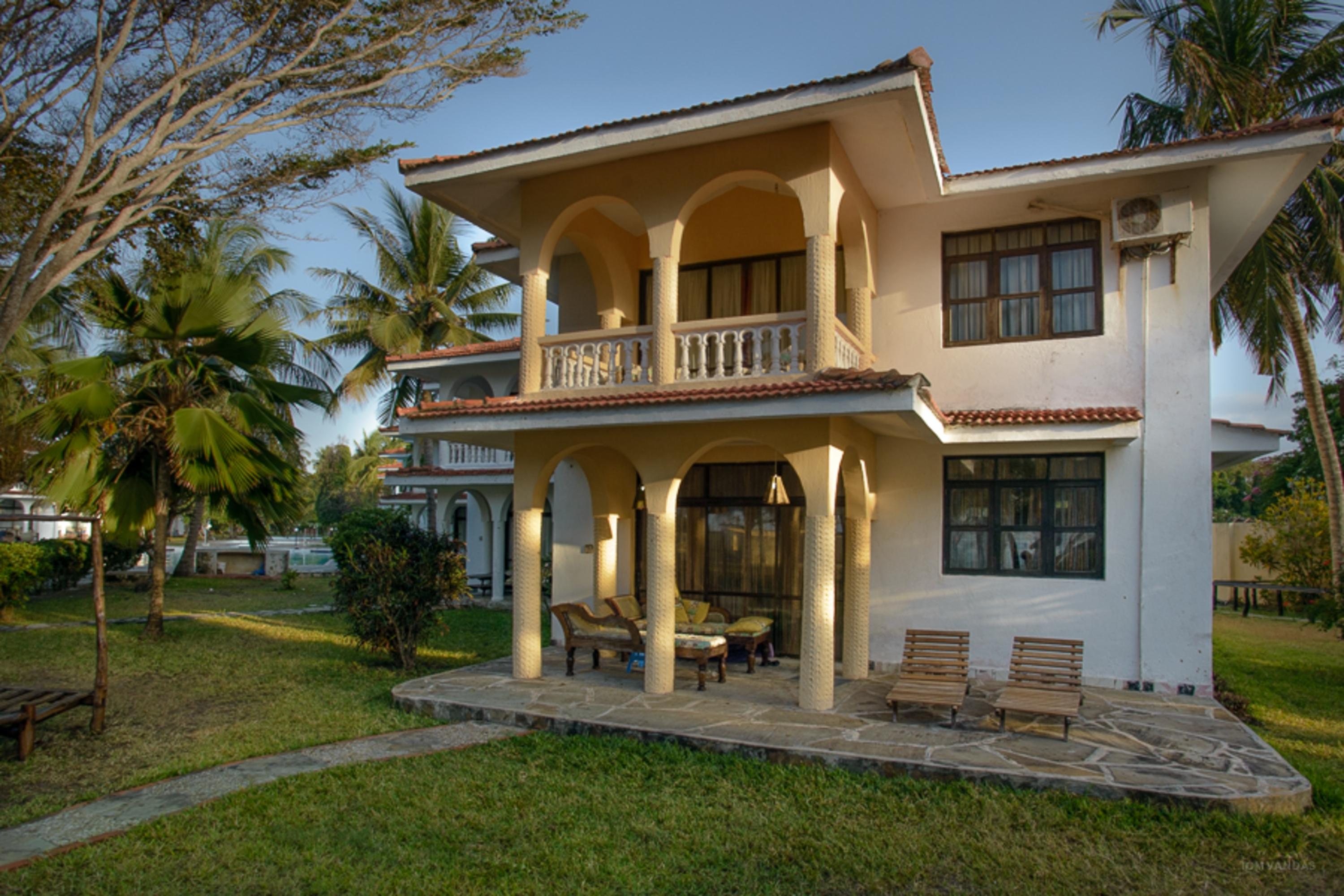 Bahari Dhow Beach Villas Діані-Біч Екстер'єр фото